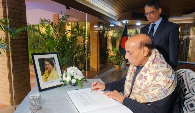 খালেদা জিয়ার প্রয়াণে ভারতের প্রতিরক্ষামন্ত্রী গভীর শোক প্রকাশ